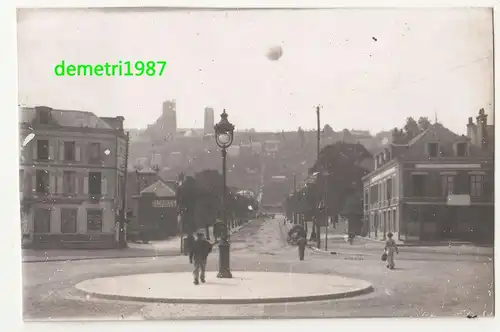 Foto Laon Frankreich Kreisverkehr Geschäfte Einheimische France 1 Wk IWW  (F832