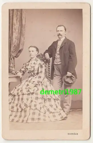 CdV Foto Ehepaar in feiner Mode Fashion um 1870 Schröer Saaz ! (F1987