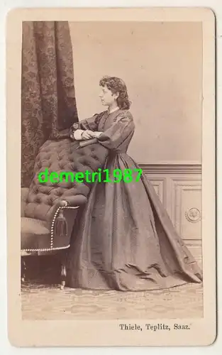 CdV Foto junge Dame im schönem Kleid um 1865 Thiele Teplitz Saaz Böhmen  (F1982