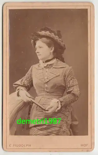 CdV Foto junge Dame in prächtiger viktorianischer Mode um 1880 Rudolph Hof !