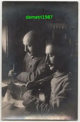 Foto Ak zwei Soldaten in Schreibstube 1916 IWW Cerny - en - Laonnois bei Laon