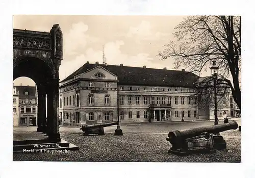 Ak Foto Wismar i.M. Markt mit Hauptwache