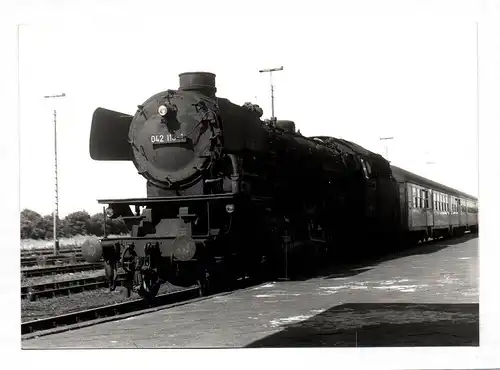 Foto 042 113 DB Dampflok Bw Rheine in Emden West 11.08.1969