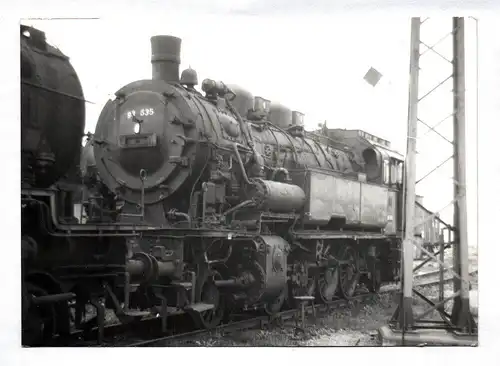 Foto 93 635 Dampflok ex Bw Stolberg abgestellt in Hohenbudberg 24.04.1968