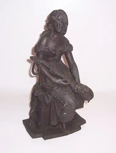 Uralte signierte Zinkguß Figur Mädchen mit Laute vor 1945 