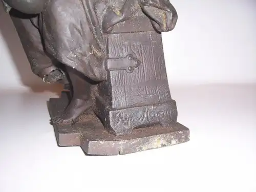 Uralte signierte Zinkguß Figur Mädchen mit Laute vor 1945 