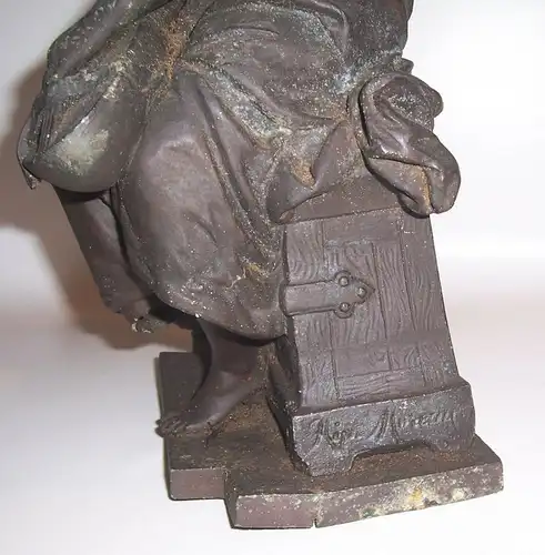 Uralte signierte Zinkguß Figur Mädchen mit Laute vor 1945 