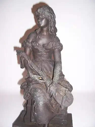 Uralte signierte Zinkguß Figur Mädchen mit Laute vor 1945 