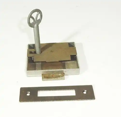 DDR Schrankschloss mit Schlüssel & Beschlag 4,9 x 5,9 x 1 cm Ersatzschloss !