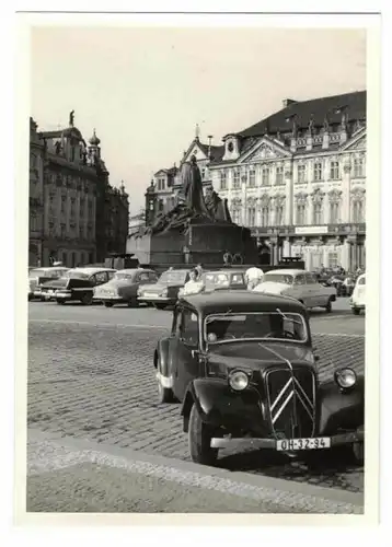 Foto Citröen Automobil Pkw Parkplatz kfz 1960er Haifischflossen Auto ! (F2603