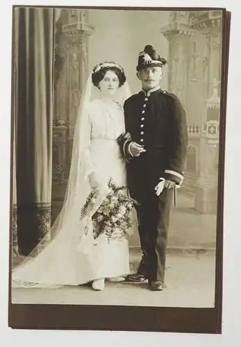 Kabinettfoto Soldatenhochzeit Schütze Tschako 1900 1910 Grusche Neugersdorf