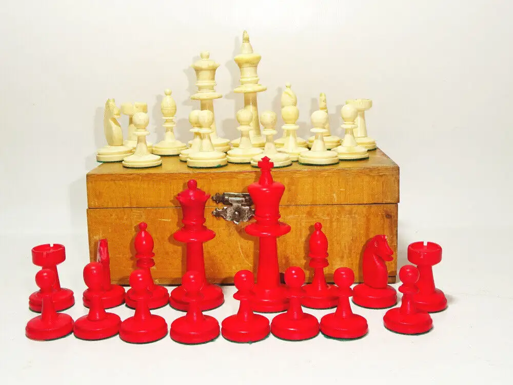Alte Schachfiguren Weiss Rot Bein Deko Schach Figur 0