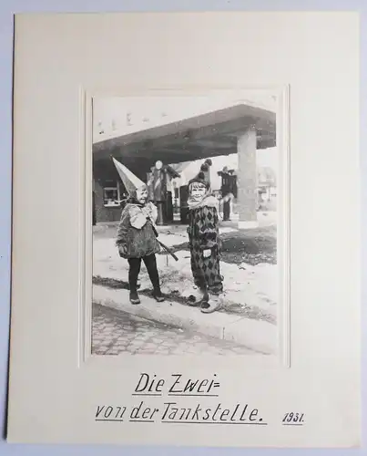 Foto 1931 kostümierte Kinder vor Shell Tankstelle Dresden Freital ! (D8