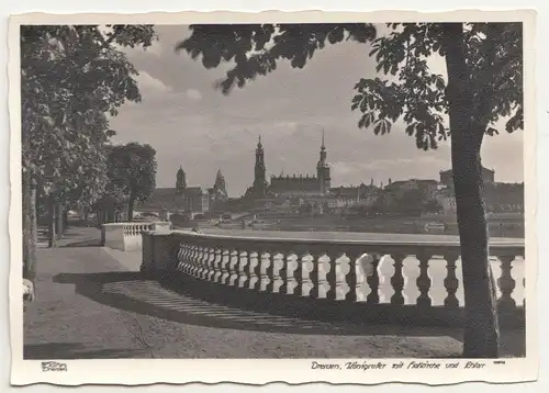 Ak Hahn 10802 Dresden Königsufer mit Hofkirche und Schloss