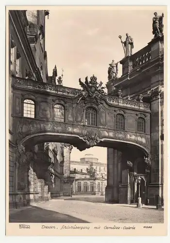 Ak Hahn 10989 Dresden Schloßübergang mit Gemälde Galerie 