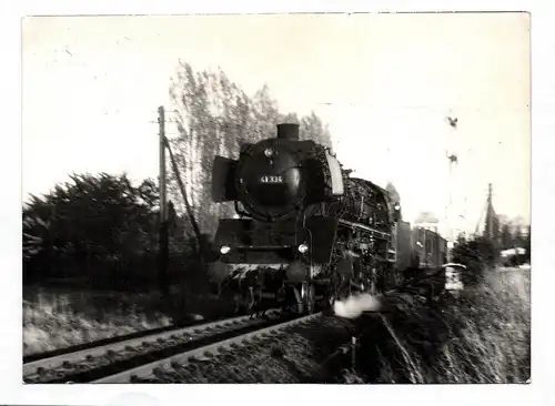 Foto DB Dampflok 41 334 Bw Köln-Eifeltor mit De 5139 in Dülken 1967