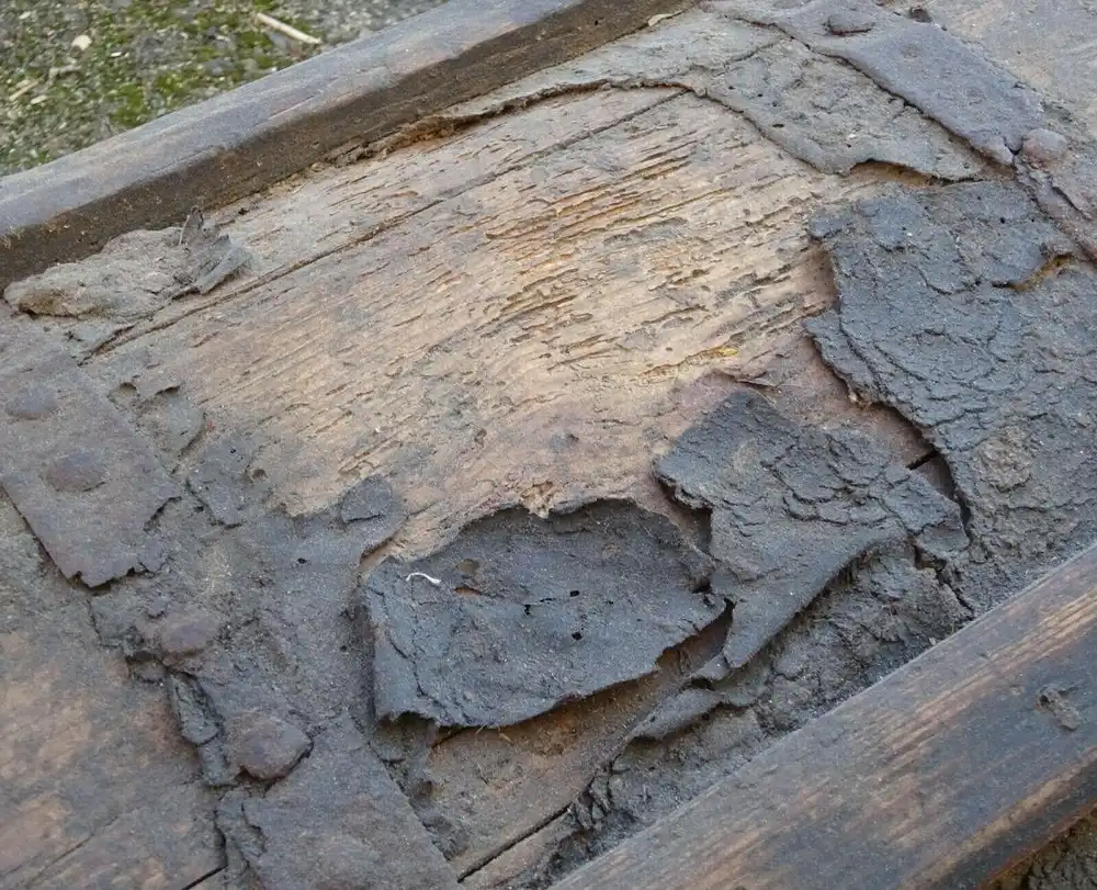 Barock Reisetruhe Holztruhe mit Leder und Eisenbeschläge um 1700 6