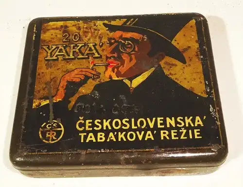 Blechdose rauchender Herr 20 Yaka Zigarettendose Ceskoslovenska Tabak 1920er