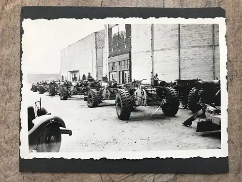 Altes Foto Geschütze auf Rädern Geschütz