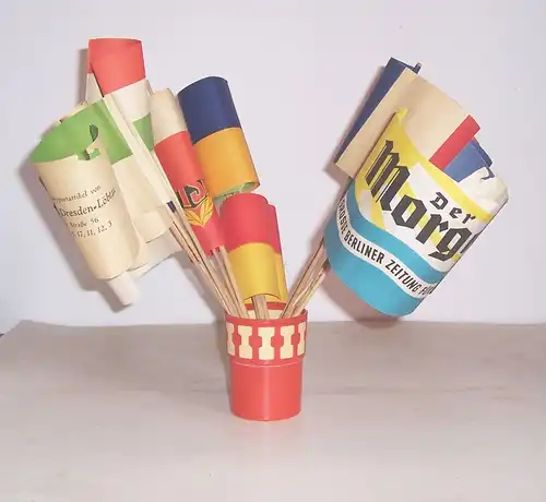 Lot alte interessante Papier Wimpel Fahnen Fähnlein um 1940 / 50 Länder Reklame 