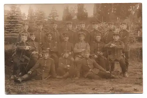 Foto Ak Gruppe Soldaten 2 Ersatz Bataillon 102 Löbau 1915 Stempel