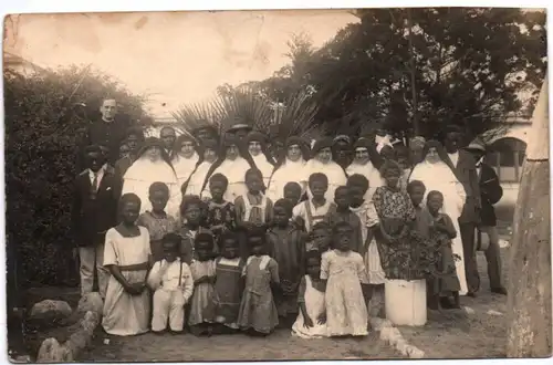 Foto Afrika Missionare afrikanische Kinder Nonnen Priester 1920er