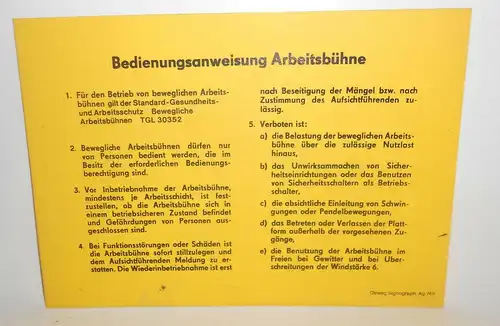 DDR Kunststoff Hinweisschild Warnschild Bedienungsanweisung Arbeitsbühne Dewag