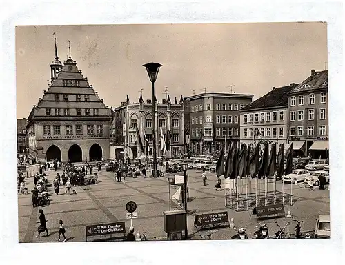 Ak Greifswald Platz der Freundschaft mit Rathaus DDR