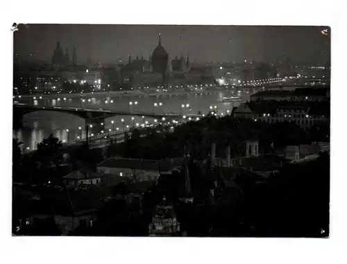 Ak Budapest Kivilaitott Margit hid Die beleuchtete Margareten Brücke