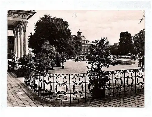 Ak Dresden Pillnitz Blick vom Bergpalais nach dem neuen Palais DDR