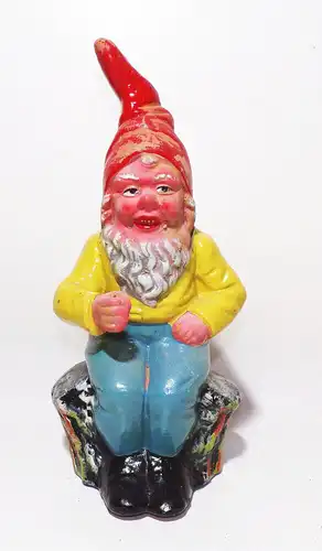 Alter Gartenzwerg aus Keramik