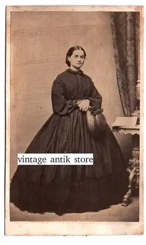 Foto Frau in Reifrock um 1870 Werzinger Baden Baden Fotografie