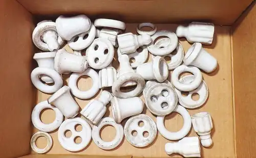 Konvolut Porzellan Teile Ringe Aufsätze für Gardinenstangen