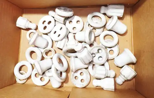 Konvolut Porzellan Teile Ringe Aufsätze für Gardinenstangen