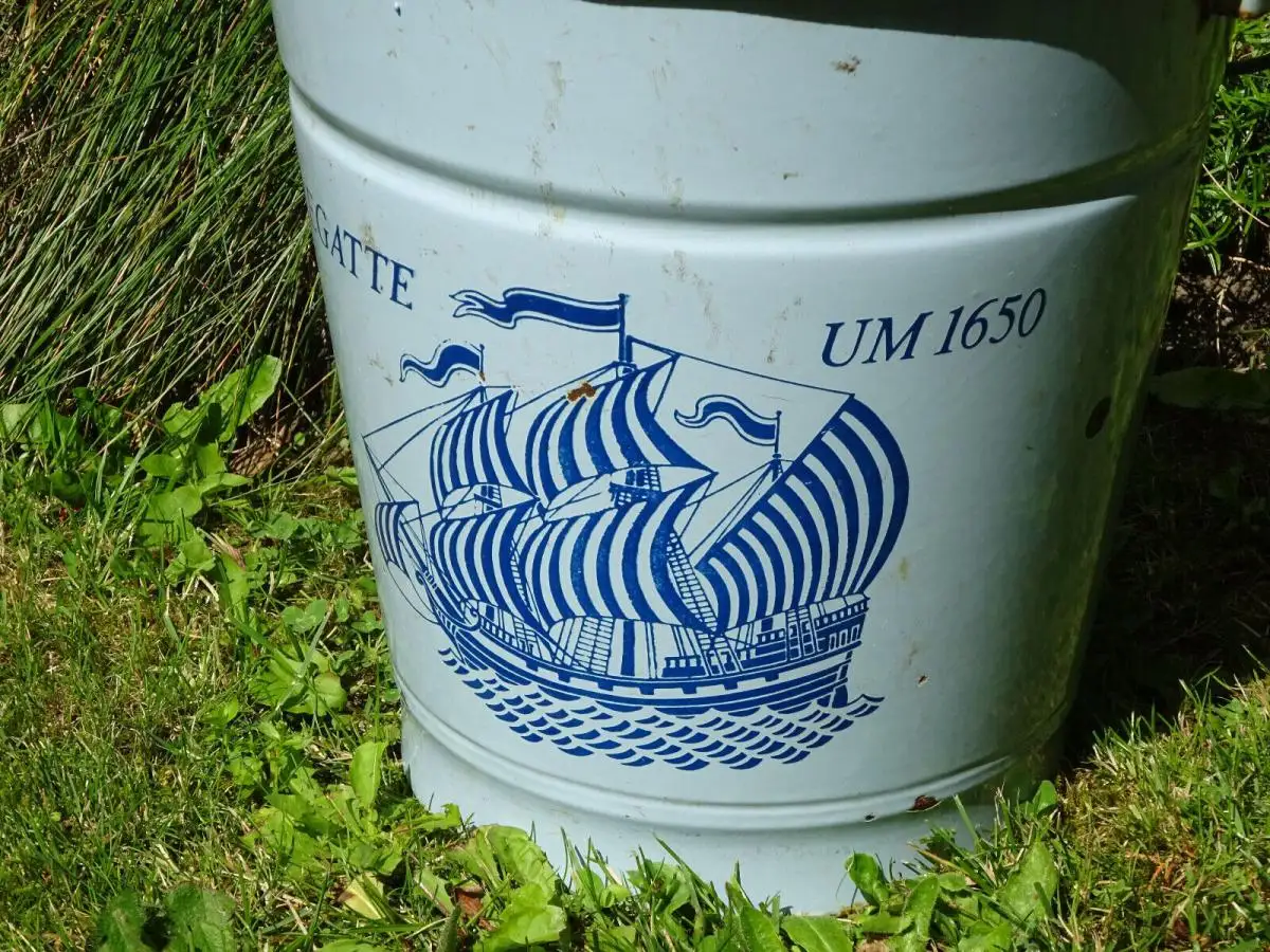 Alter Emaille Eimer 10 Liter Pflanzkübel Garten Deko Vintage Shabby Blau  Motiv Nr. 185501768839 - oldthing: Bäuerliche Geräte
