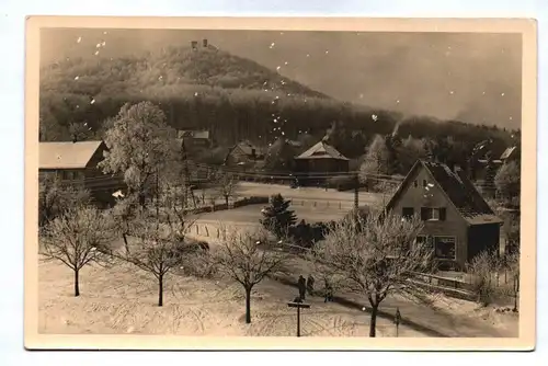 Ak Görlitz Foto Landeskrone Häuser im Winter Sachsen