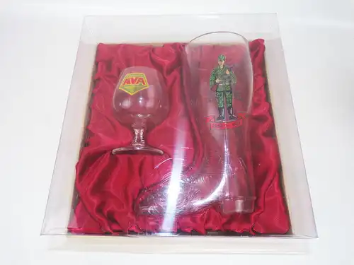 NVA 25 Jahre Dienst Jubiläum Auszeichnung Glas Bierstiefel DDR