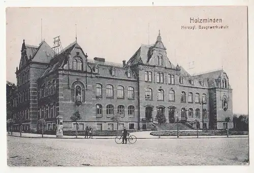 Ak Holzminden herzogliche Baugewerkschule Fahrradfahrer um 1910