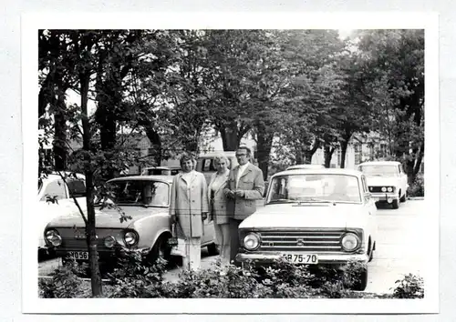Fotografie Moskwitsch Skoda Parkplatz DDR 1970er