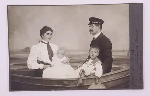 Kabinettfoto Familie im Boot 1905 Swinemünde Pommern