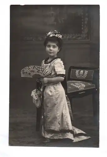 Foto Ak Mädchen im feinen Zwirn 1910er Gleiwitz Polen Gliwice