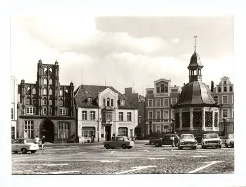 Ak Wismar Markt Alter Schwede und Alte Wasserkunst DDR 1983