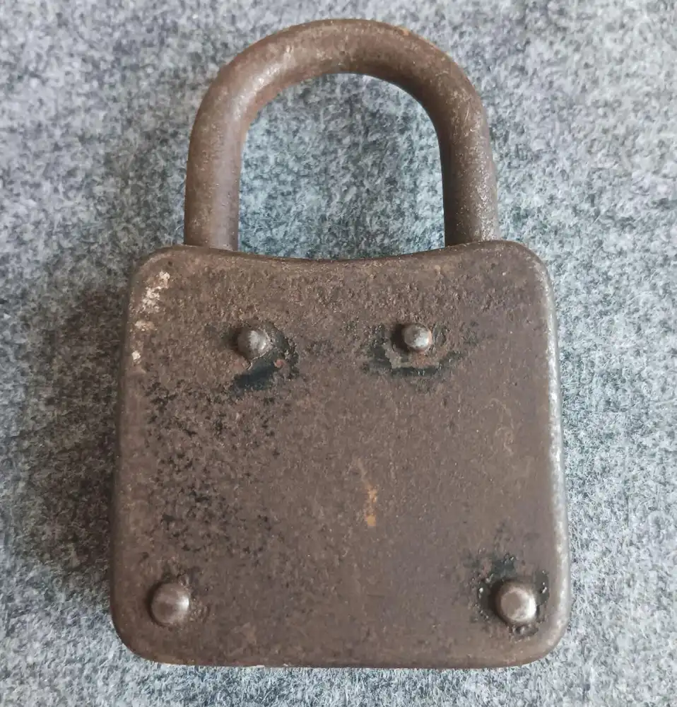 Altes Vorhängeschloss antik Schloss Eisen klein 3