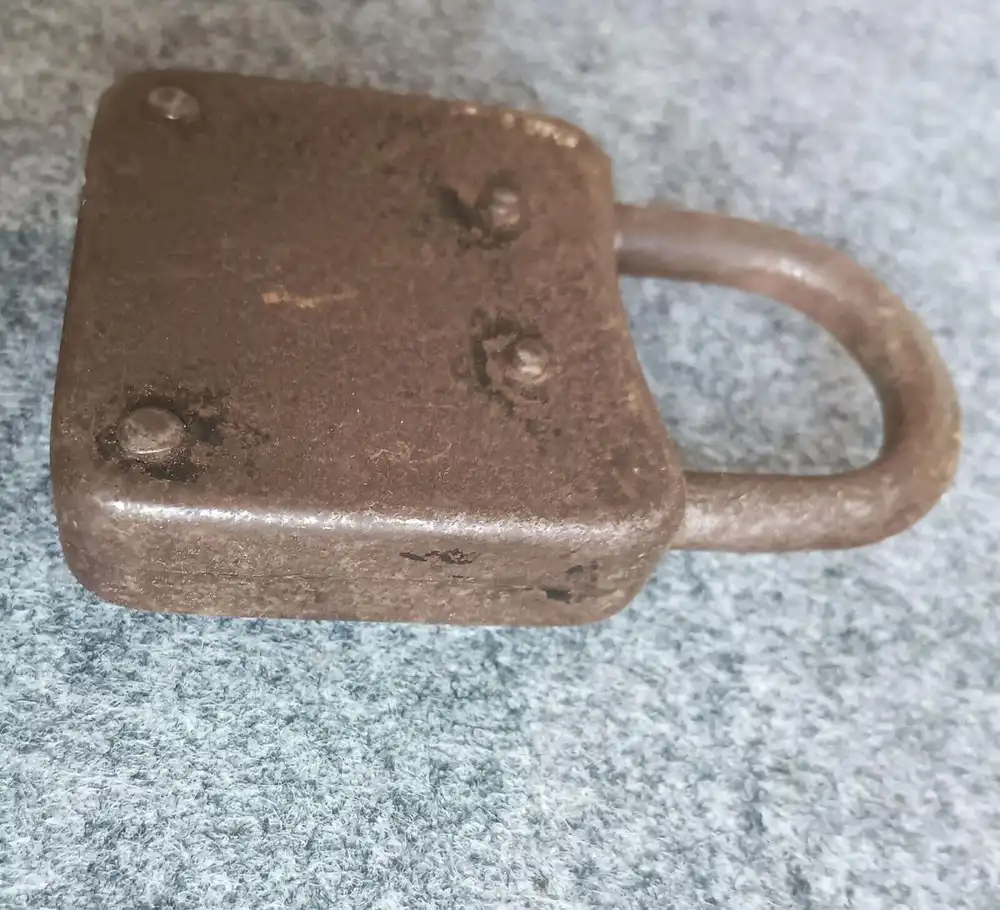 Altes Vorhängeschloss antik Schloss Eisen klein 4