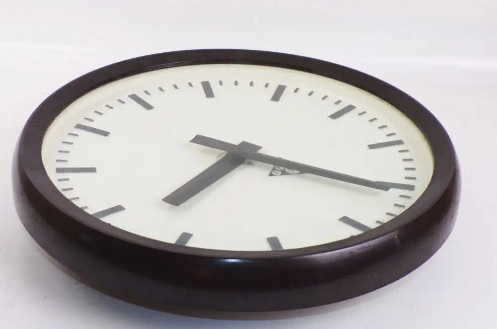 Pragotron Wanduhr Bakelit Uhr watch Industriedesign XL Werkstatt Loft 3