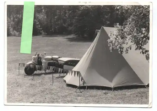 Foto Ak Berliner Roller IWL mit Anhänger Camping DDR 1962 Motorroller