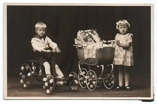 Foto Ak Kinder Spielzeug Puppenwagen um 1910
