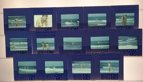 14 x Farbdia nackte Frauen am Strand mit Freundin 1960er DDR akt nude naked