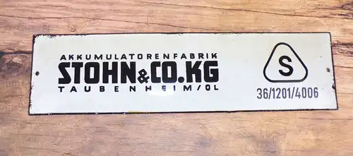 Emailschild Akkumulatoren Fabrik Stohn u Co KG Taubenheim Oberlausitz 1950er 