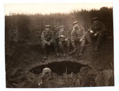 Foto 1 Wk Soldaten Bombentrichter Lille Frankreich